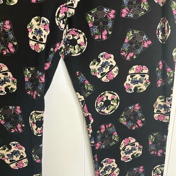 Star Wars Womens Size 3 Black Floral Leggings Exercise Workout Pants Stretchy - Picture 5 of 15